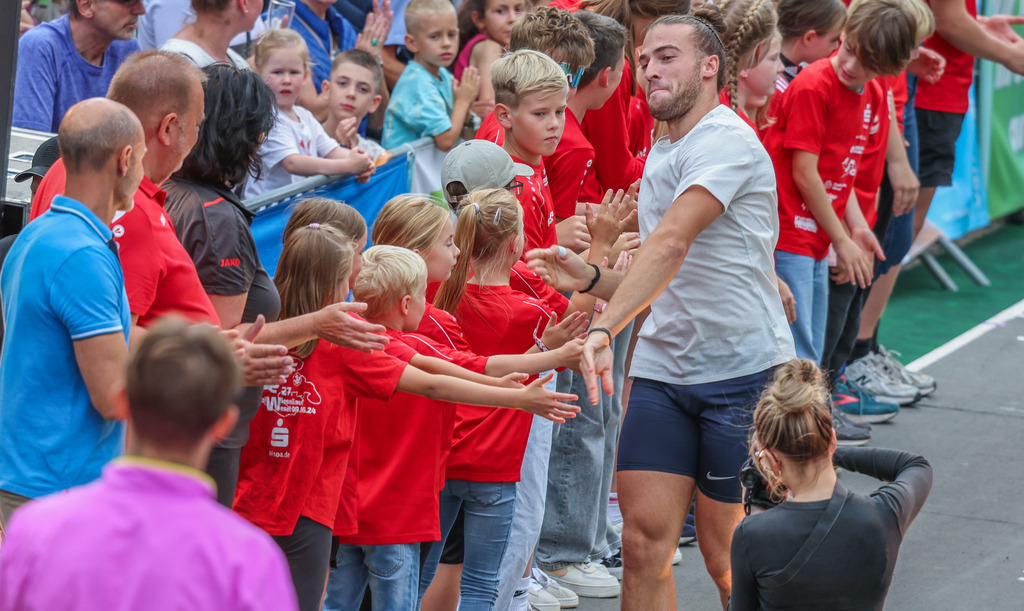 top-top.de-250828-118 | Foto, Video, Fotografie, Videografie, Fotobox, DJ, Discjockey, Musik, Musikbox, Veranstaltung, Photobooth, Amazon, Ebay, Buchtipp, Bestseller, Autor, Verlag, Buch, Wesel, Hamminkeln, NRW, Dinslaken, Rees, Drohne, Hochzeit, Party, Fotobox, Wesel, Fotograf