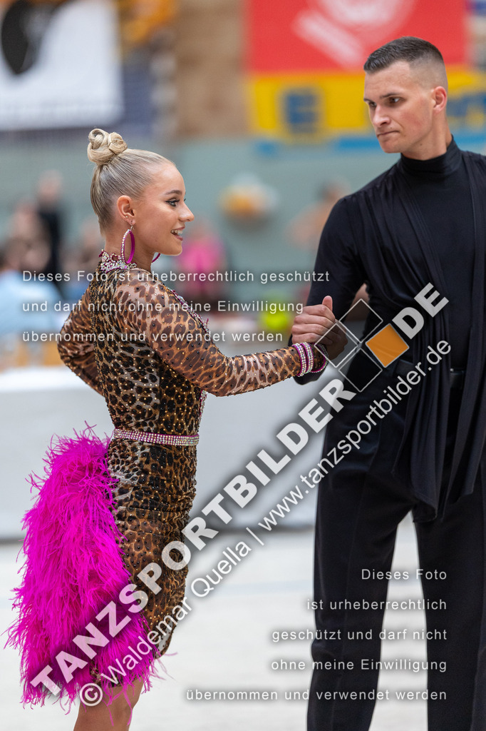 20240810-00513 | Hier finden Sie Tanz Bilder vom Latein und Standard Formationen tanzen. Sportbilder vom Tanzsport. Schöne Fotos und von Weltmeisterschaft, Europameisterschaft, Bundesliga, Regionalliga, Oberliga und Landesliga sowie von GOC Stuttgart, DanceComp, WM Bremen