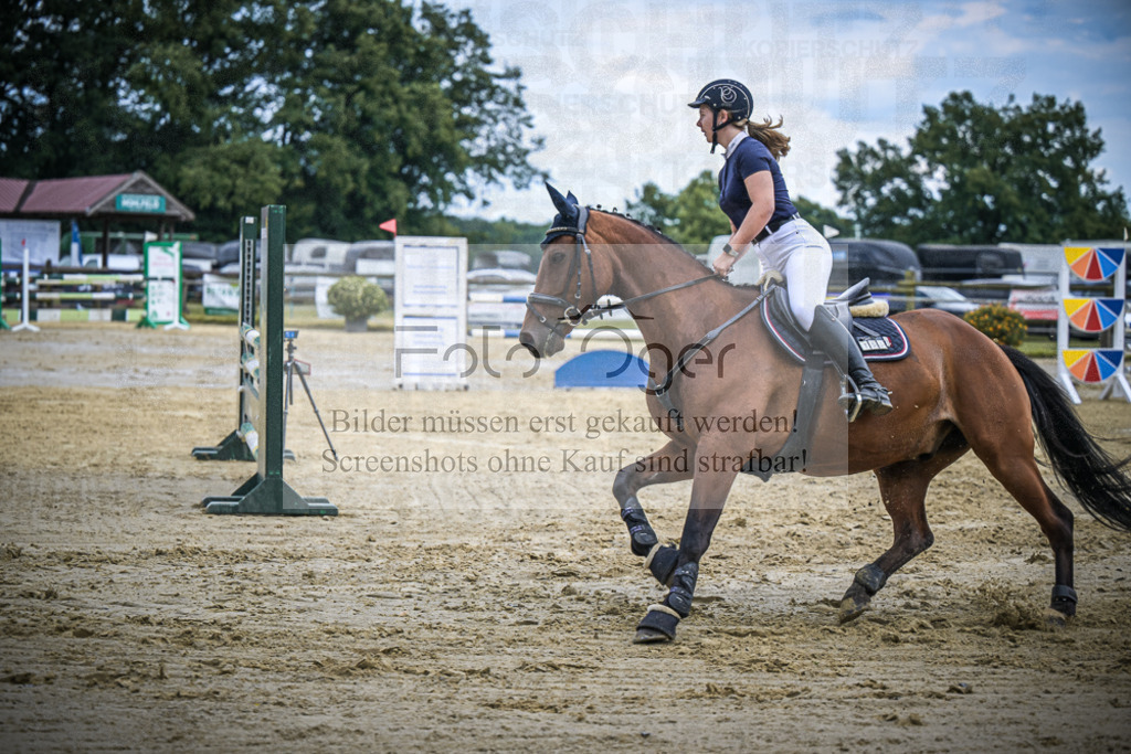 DOS_4159 | Entdecke hochwertige Reitturnierfotos von Foto Oger. Professionell, emotional und authentisch – jetzt Lieblingsmomente im Shop bestellen.Deutschlandweite Turnierfotografie. - Realisiert mit Pictrs.com