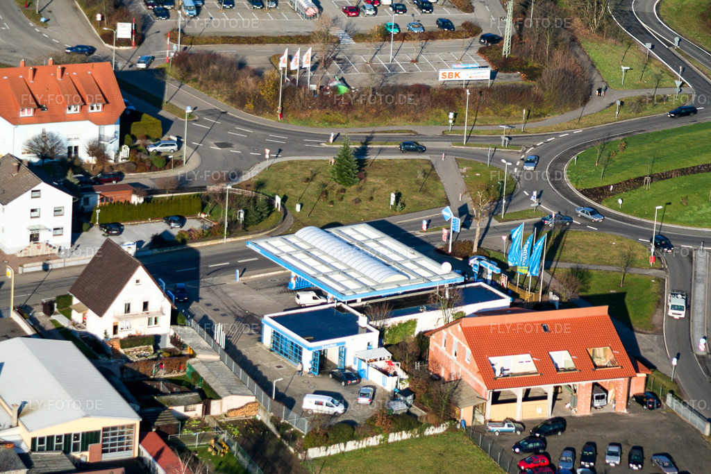 Luftbild: Tankstelle zum Verkauf von Benzin und Diesel- Kraftstoffen Aral Tankstelle Markus Götz in Kandel im Bundesland Rheinland-Pfalz in Deutschland. Foto: IMG_0142.jpg vom 10.12.2005 durch Werner Riehm/FLY-FOTO.de