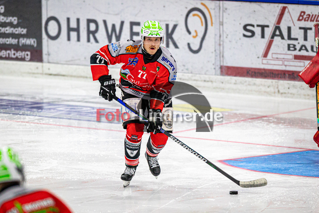 TSV Peißenberg MINERS vs ESC Kempten SHARKS | Eishockey Bayernliga Herren Vorrunde 2024/2025, TSV Peißenberg MINERS vs ESC Kempten SHARKS, 20241018,Bernhard SCHMID (MINERS 77) in Aktion,2024-10-18 in Peißenberg (Eisstadion)Bernhard SCHMID (MINERS 77)Copyright: WolfgangxLindner foto-lindner.de