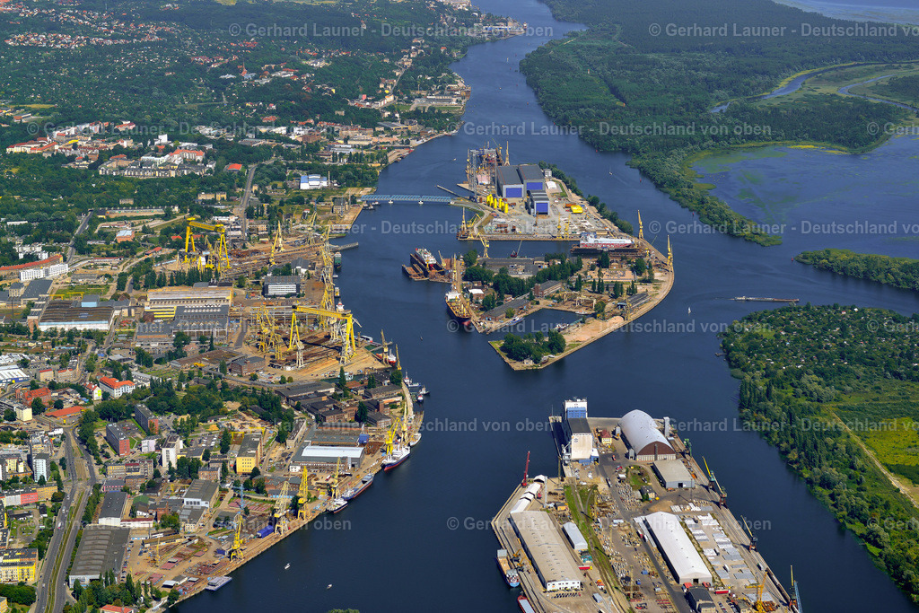 3637574 | Werft und Hafenanlagen bei Stettin, Polen