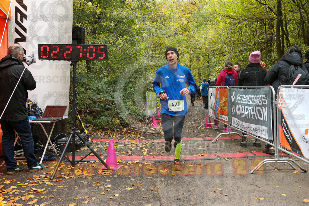251026_1228_EX1_0485 | Sportfotografie im Rhein-Sieg Kreis, Köln, Bonn, NRW, Rheinland Pfalz, Hessen, etc. Unser Tätigkeitsfeld umfasst den Laufsport vom Volkslauf über den Marathon, Duathlon, Triathon bis zum Ultralauf wie Kölnpfad Ultra oder Schindertrail.