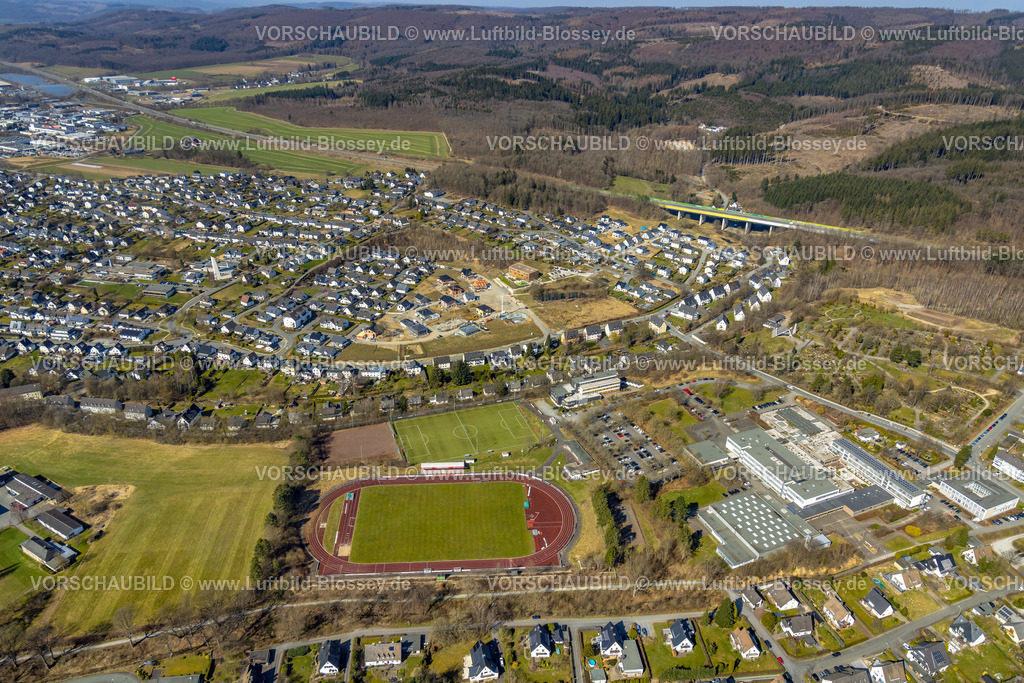 Meschede220302460 | Luftbild, Dünnefeld Stadion, Baugebiet an der Waldstraße, Meschede-Stadt, Meschede, Sauerland, Nordrhein-Westfalen, Deutschland