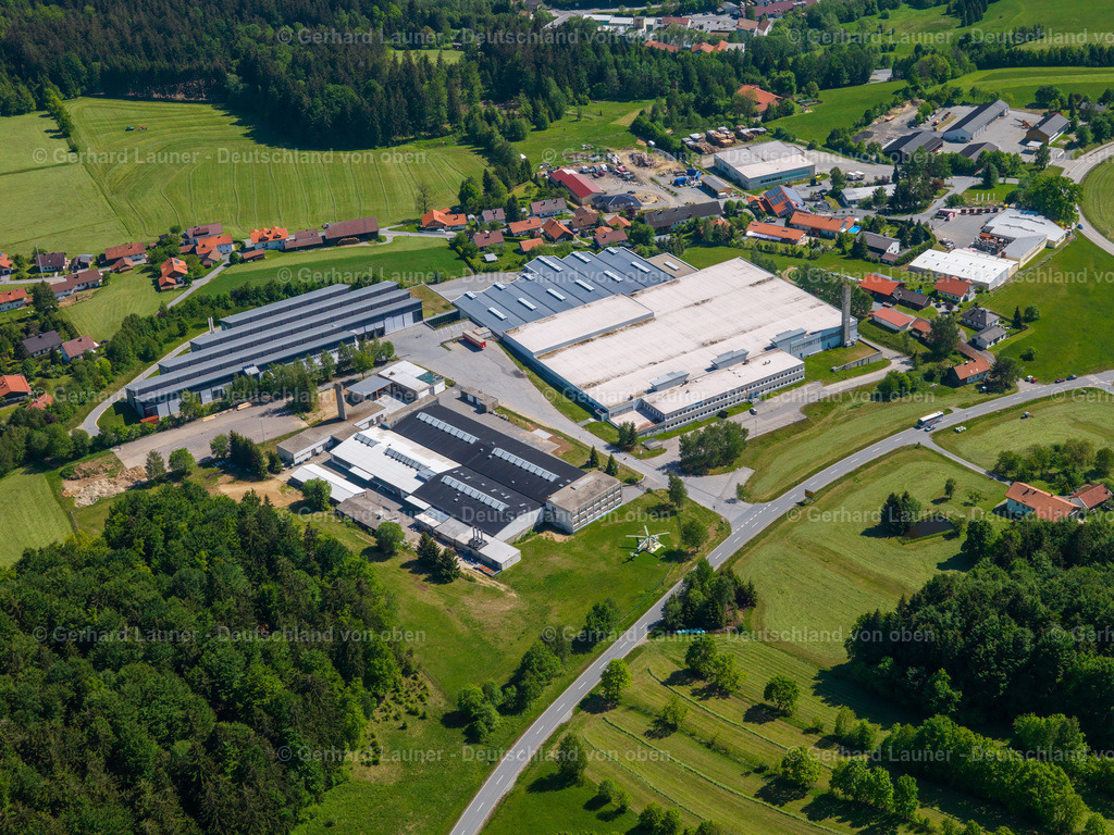 2724355 | FREYUNG 19.05.2007 Industrie- und Gewerbegebiet der Firmen Hirschmann Automotive GmbH, FM Textilhandels GmbH und der Max Fuchs AG im Ortsteil Speltenbach in Freyung im Bundesland Bayern, Deutschland. Weiterführende Informationen bei: FM Textilhandels GmbH,  Hirschmann Automotive GmbH,  Max Fuchs AG. // Industrial and commercial area of Firmen Hirschmann Automotive GmbH, FM Textilhandels GmbH and the Max Fuchs AG in the district Speltenbach in Freyung in the state Bavaria, Germany. Further information at: FM Textilhandels GmbH,  Hirschmann Automotive GmbH,  Max Fuchs AG. Foto: Gerhard Launer