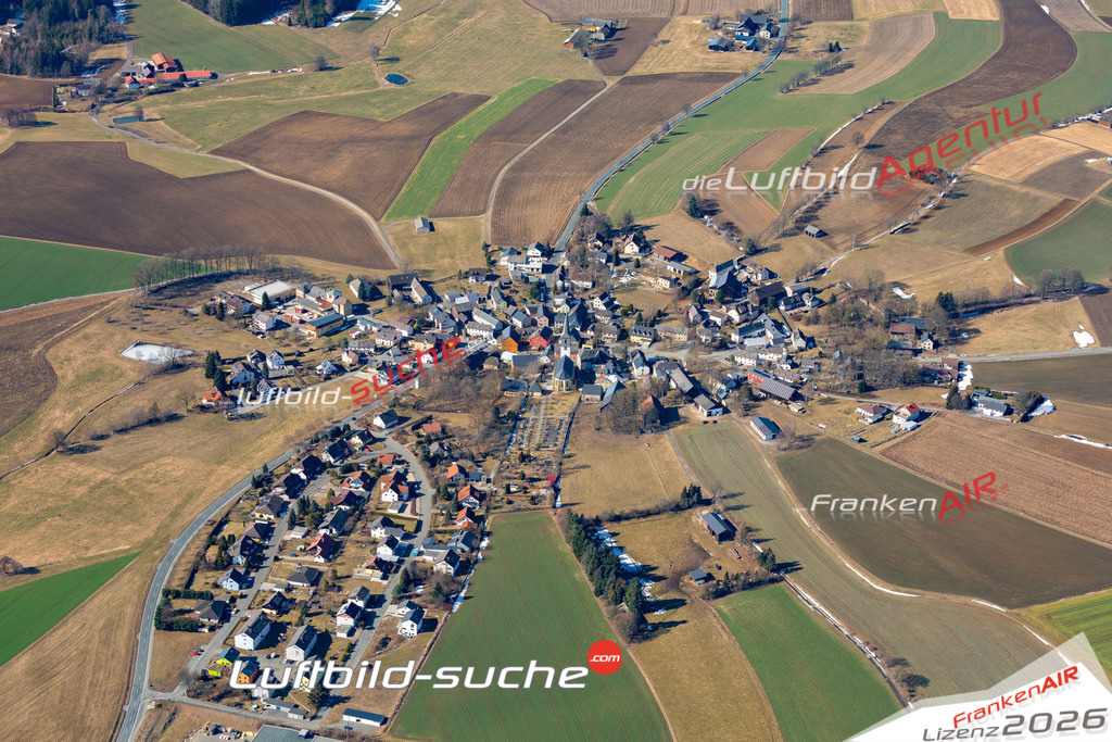 Die Luftbildaufnahme Ahornberg -  wurde 2019 mittels Flugzeug (keine Drohne) erstellt. Perfekte Schärfe und Druck- Ergebnisse- Garantiert!