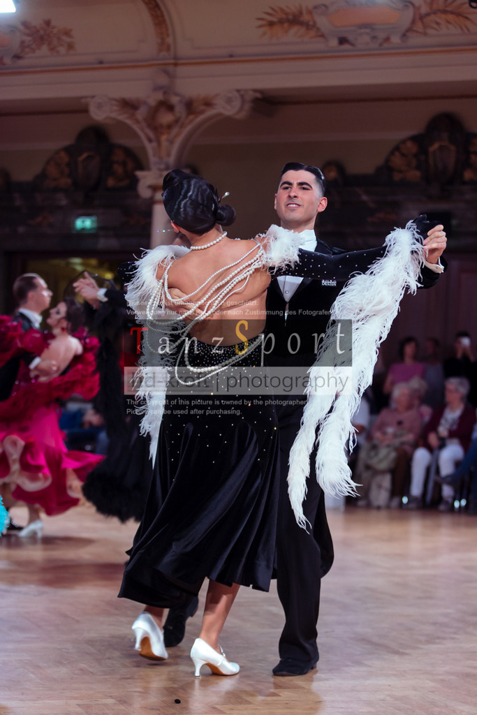 20250706_WDSF_World_Open_Std-dC25-5434 | Tanzsportbilder, Standardtanz, Lateintanz, WDSF, DTV, LTVB, dancecomp, goc, hessen tanzt, blaues band der spree, walzer, tango, wiener walzer, slowfox, quickstepp, samba, rumba, cha-cha-cha, paso doble. jive, hd-kroft photography, turniertanzsport