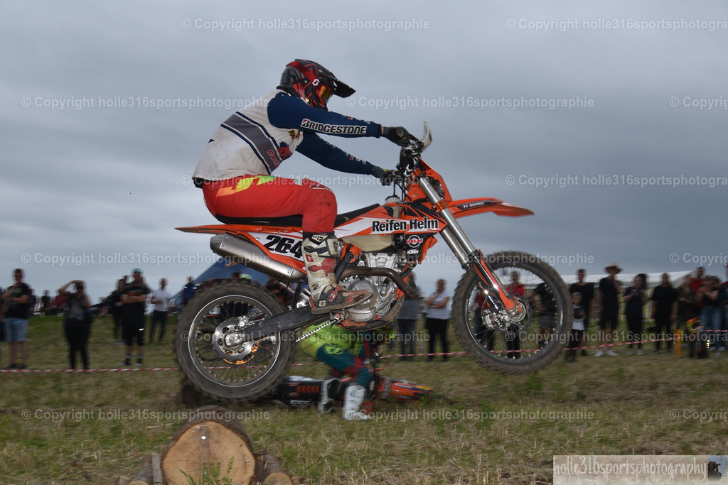 DSC_0228_01 (2) | Sportfotografie , Motorsport, Motoross, Reitsport, Mointainbike, Enduro,
Landschaft , Outdoor, Eventfotografie, Landschaft, Bilder online bestellen - Realisiert mit Pictrs.com