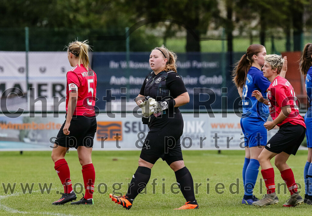 2023-10-07_002_FC_Langengeisling_gegen_MTV_Diessen_Ammersee | Erding, Deutschland, 07.10.2023:
Fußball, Bezirksoberliga 2023 / 2024, 6. Spieltag, FC Langengeisling gegen MTV Diessen/Ammersee, Endergebnis: 0:3

Sophie Bauer (MTV Diessen/Ammersee, #5), Torfrau Larissa Müske (MTV Diessen/Ammersee, #1)

Foto: Christian Riedel / fotografie-riedel.net