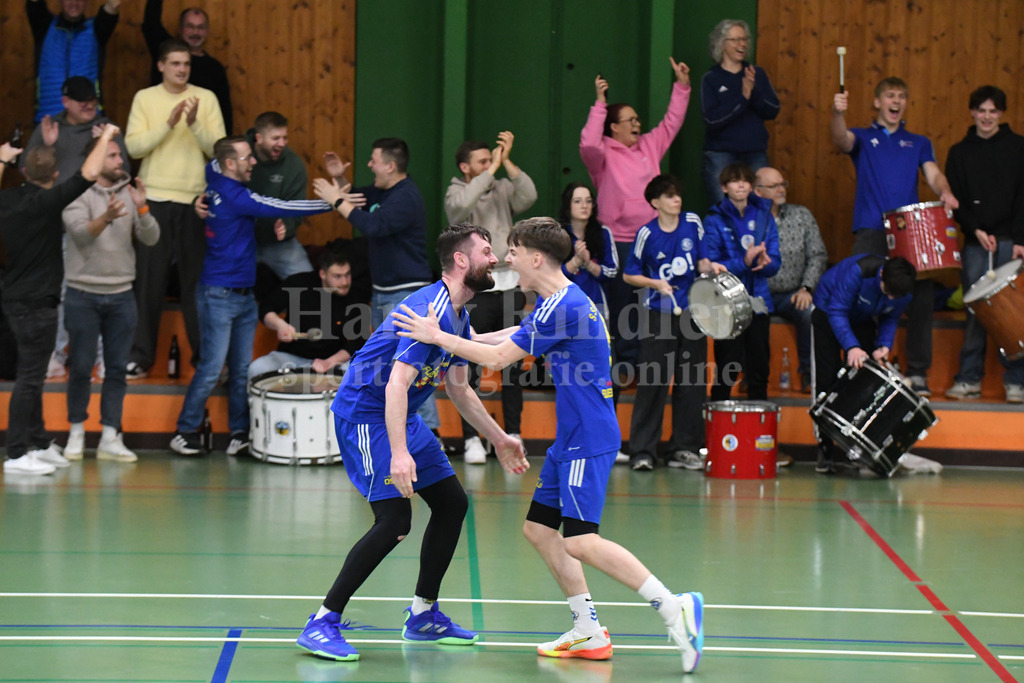 SSG Metten : SC Freising | Jan Matousik (SSG Metten #3) und Philipp Gäck (SSG Metten #5) jubeln mit den Fans - Realisiert mit Pictrs.com