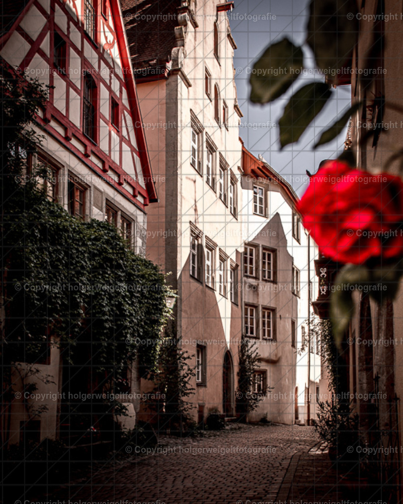 Kirchgasse | Kaufen sie online außergewöhnliche Fotografien auf Leinwand Acrylglas Fotoprint Aludibond von holgerweigeltfotografie - Realisiert mit Pictrs.com