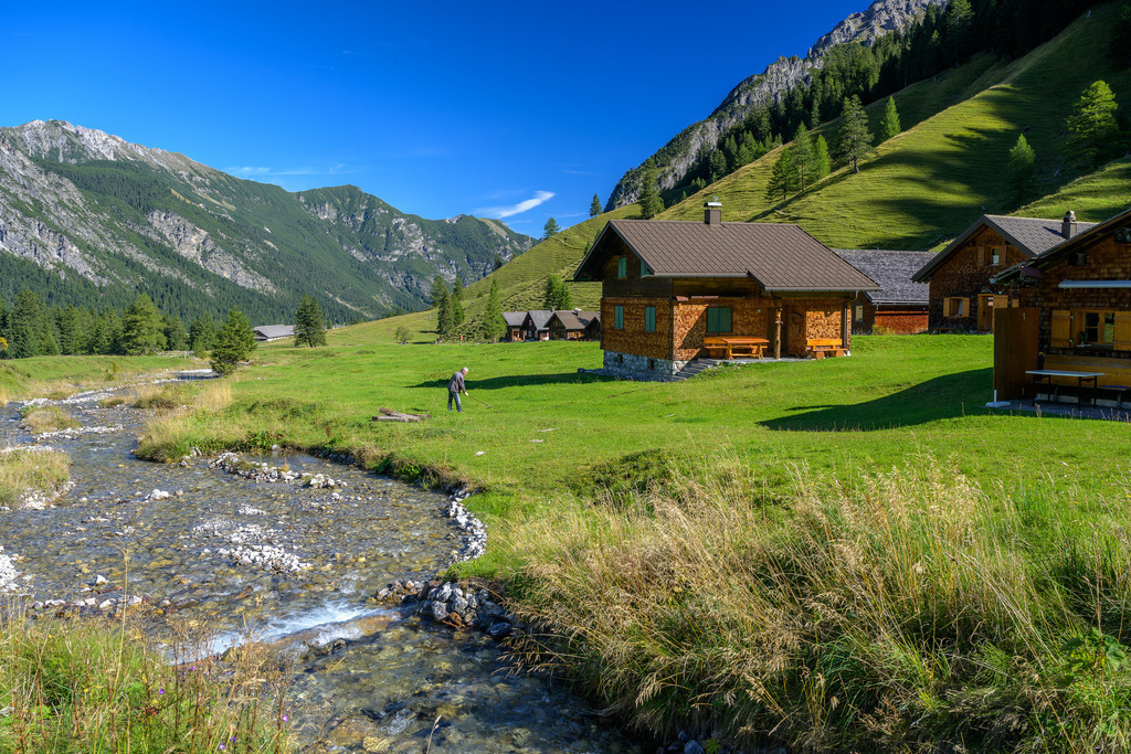 oesterreich-2022-192 | Als Nenzinger Himmel wird eine Alpe und Feriensiedlung im Gamperdonatal bei Nenzing im österreichischen Bundesland Vorarlberg bezeichnet. - Realisiert mit Pictrs.com