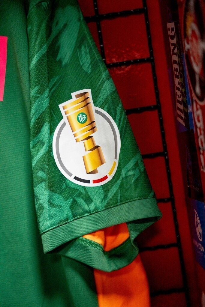 FCP08693 | Der offizielle Shop für FC St. Pauli Fotos. Wähle aus Spielszenen & Fanmomenten dein FCSP Wunschformat. Wir liefern Millerntor-Atmosphäre.