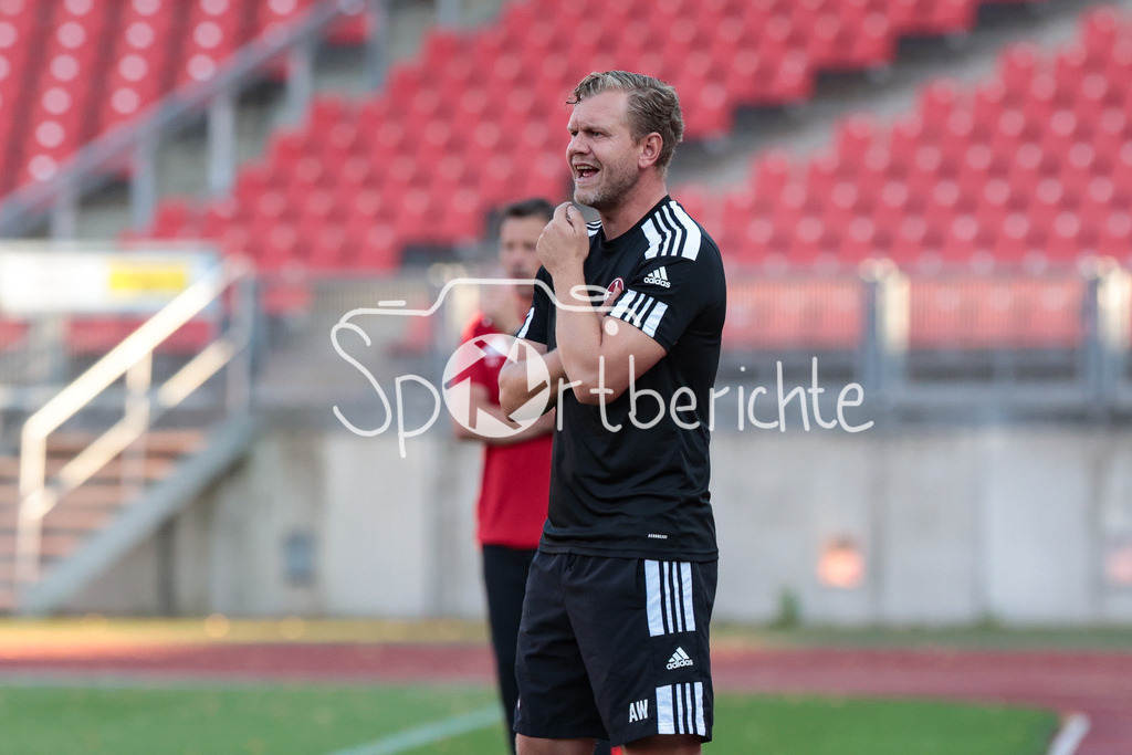 1. FC Nürnberg II - FC Bayern Amateure | im Bild Club Trainer Anderas WOLF in Aktion / Freisteller / Einzelfoto