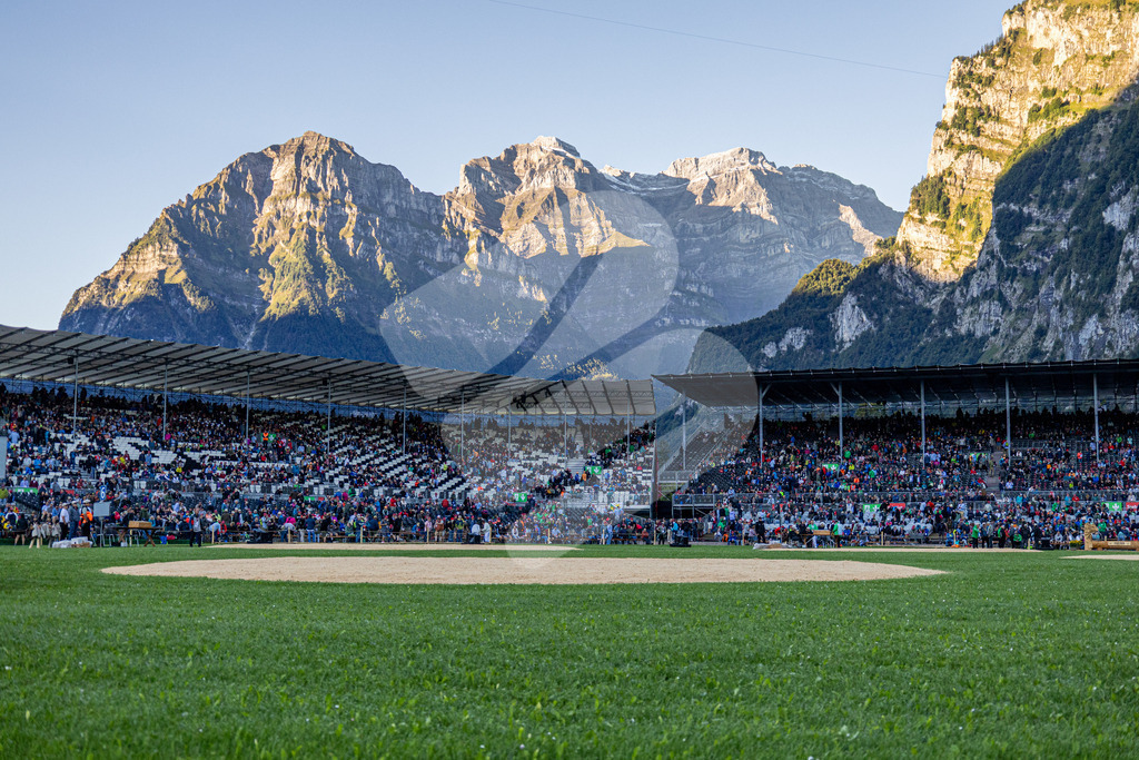 ESAF2025_05Gang_5696 | Die Schwinger des Schwyzer Kantonalen Schwingerverbandes: Fotos, die Dynamik und Leidenschaft festhalten, sowie emotionale Momente aus dem traditionellen Schwingsport zeigen. - Realisiert mit Pictrs.com