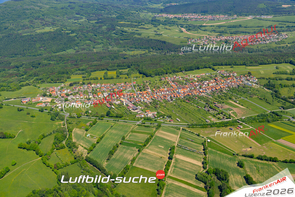 Die Luftaufnahme Langenleiten - Sandberg wurde 2022 vom Flugzeug aus (keine Drohne) erstellt. Hohe Auflösung -für große Poster und Wandbilder geeignet - Garantiert!
