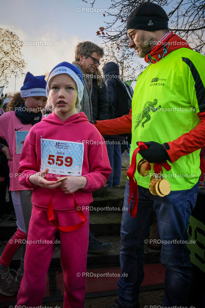 6. Bonner Nikolauslauf; Bonn, 14.12.2025 | Impressionen vom 6. Bonner Nikolauslauf am 14.12.2025 in Bonn (Nordrhein-Westfalen). 