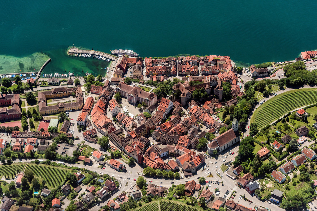 dr__0018980.jpg | MEERSBURG 04.07.2017 Ortskern am Uferbereich des Bodensee in Meersburg im Bundesland Baden-Württemberg. // Village on the banks of the area Bodensee in Meersburg in the state Baden-Wuerttemberg. Foto: Daniel Reiter