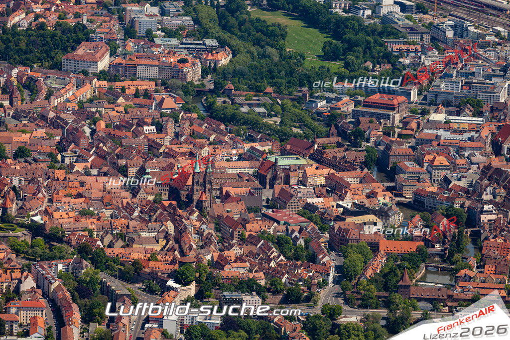 Aktuelles Luftbild von Altstadt nuernberg - Die Luftaufnahme wurde 2020 mittels UL-Flugzeug erstellt ( keine Drohne ) - hochauflösende Kamera-Systeme von  Canon -Beste Qualität - Für grossformatige Ausdrucke geeignet. Die Geschenkidee !