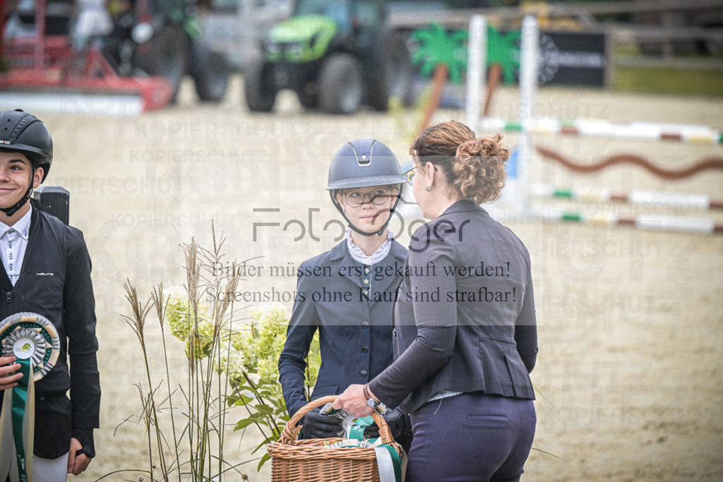 DOS_0114 | Entdecke hochwertige Reitturnierfotos von Foto Oger. Professionell, emotional und authentisch – jetzt Lieblingsmomente im Shop bestellen.Deutschlandweite Turnierfotografie. - Realisiert mit Pictrs.com