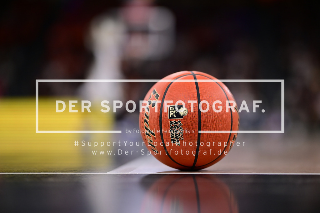 Basketball I Herren I Saison 2024-2025 I BBL I 25. Spieltag I Veolia Towers Hamburg - SC Rasta Vechta I 29034 | Basketball, Ball, Hallenboden, Sporthalle, Parkettboden, Symbolbild, Illustration, Spielfeld, Indoor, Basketballsport, Mannschaftssport, Teamsport, Basketballspiel, Sport, Wettkampf, Training, Basketballplatz, Equipment, Basketballcourt, Athletik, Sportgerät, Ballspiel, Boden, Holzfußboden, Basketballsymbol, Stillleben, Sportillustration, Basketball-Ausrüstung, Basketballszene, Basketball Bundesliga, easyCredit, easyCredit Basketball Bundesliga, BBL, easyCredit BBL, Liga, deutsche Basketballliga, Profibasketball, Bundesliga-Basketball, Ligasponsor, Sportsponsoring, Basketball Deutschland - Realisiert mit Pictrs.com