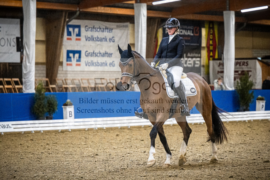 DOS_1027 | Entdecke hochwertige Reitturnierfotos von Foto Oger. Professionell, emotional und authentisch – jetzt Lieblingsmomente im Shop bestellen.Deutschlandweite Turnierfotografie. - Realisiert mit Pictrs.com