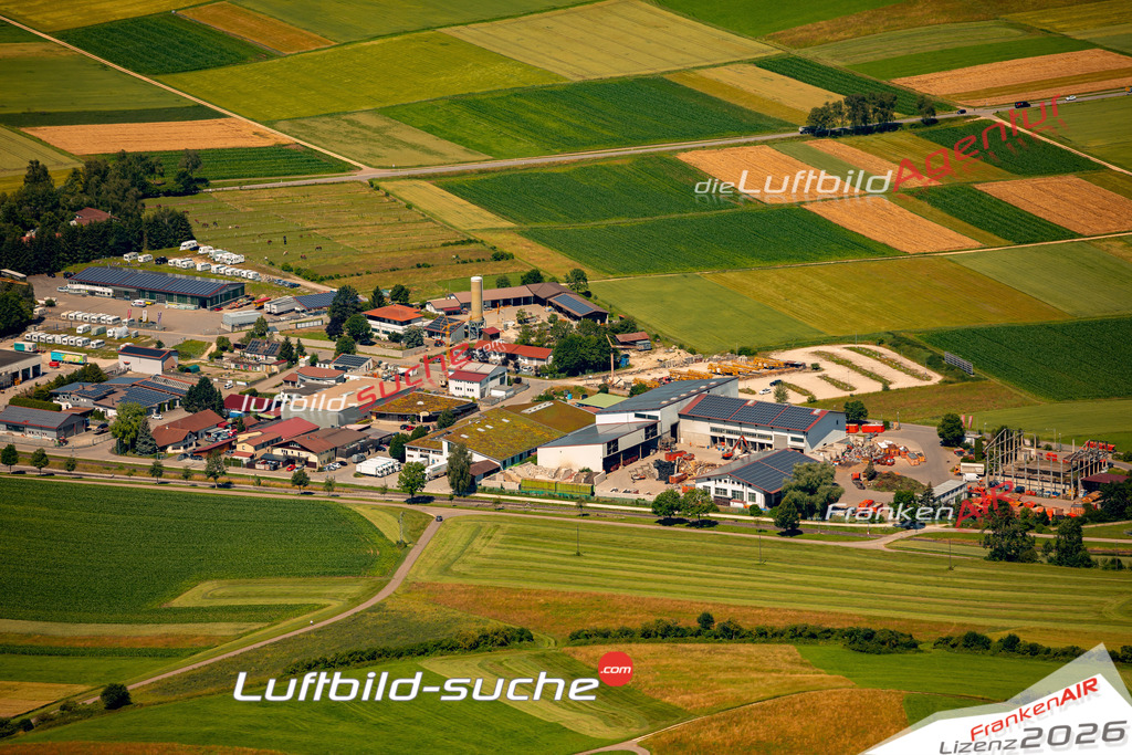 Das Luftbild zeigt : Kleinengstingen Engstingen - Die Luftaufnahme wurde 2024 vom UL-Flugzeug aus erstellt ( keine Drohne ) - Hochauflösende Luftaufnahme - Für grossformatige Ausdrucke geeignet. Die Geschenkidee !Mit Lizenz und Bildrechte bestellbar
