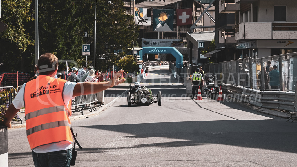 19. Arosa ClassicCar 2023 - 3. September 2023 | 19. Arosa ClassicCar 2023
Arosa, Schweiz
Kaufmann Kurt aus Neuenhof mit der Startnummer 275 in einem Morgan Threewheeler, Jahrgang 1930, in der Klasse Classic Trophy.
@arosaclassiccar, @arosa.official, #arosaclassiccar, #arosa, #76curves, #classiccar
Bild: Sportfotografie Markus Aeschimann | www.markus-aeschimann.ch - Realisiert mit Pictrs.com