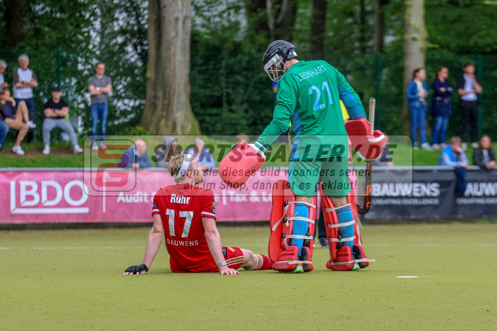 MJ_2023-05-07 - M - RWK - UHC-37 | Florian Leonhart (UHC Hamburg #21)ä &amp; Christopher Rühr (Rot-Weiss Köln #17), Rot-Weiss Köln - UHC Hamburg am 7.5.2023 im KTHC Hockeypark, Köln