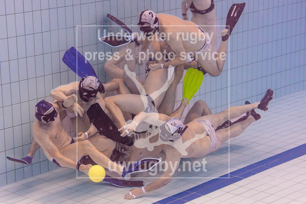 TC Stuttgart vs, TSV Malsch, Unterwasser-Rugby, 1. Bundesliga Süd, 5. Spieltag, 2024/2025, 23.03.2025 | TC Stuttgart (blau) vs, TSV Malsch (weiß). - Realisiert mit Pictrs.com