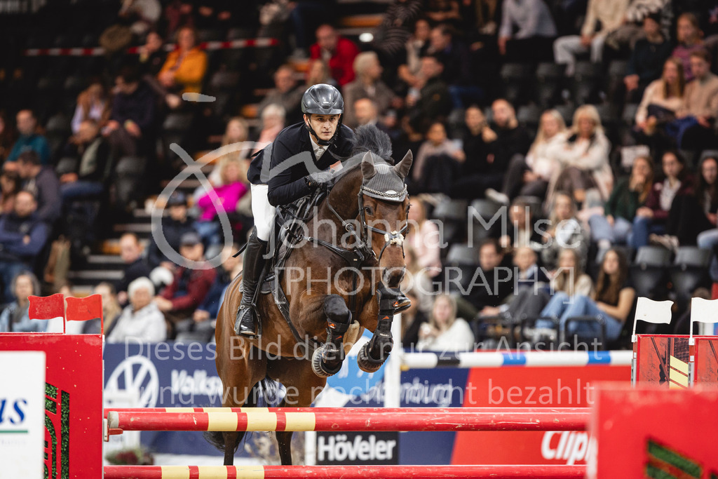 241102_Oldenburg_FinaleWaldbach-105 | Deine schönsten Turniermomente als professionelle Fotos! Entdecke hochwertige Pferdesport-Fotografie im Online-Shop. Jetzt Fotos finden & bestellen!