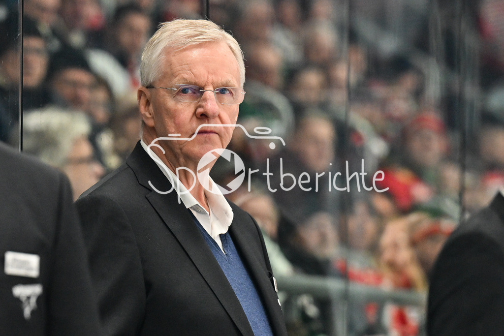 Augsburger Panther - Kölner Haie | AUGSBURG, GERMANY - 11. JANUARY: im Kari JALONEN Trainer Kölner Haie / Einzelfoto / Freisteller während dem Match zwischen den Augsburger Panthern und den Kölner Haien am 39. Spieltag der penny DEL im Curt Frenzel Stadion