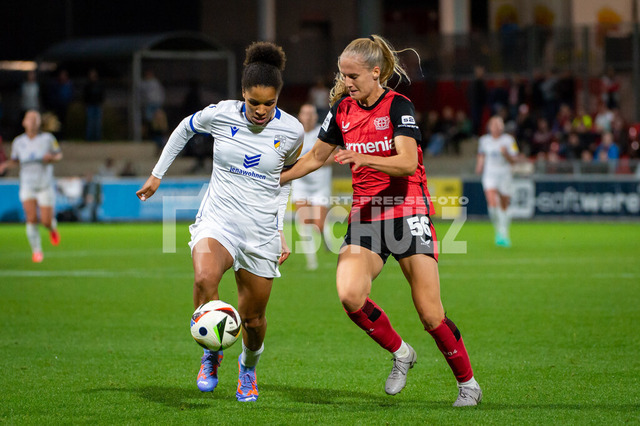 20241007NSZ_0040 | Zweikampf Josephine Bonsu (Carl Zeiss Jena,No.23) und Juliette Vidal (Bayer Leverkusen,No.56)DEU, Leverkusen, 07.10.2024 Fußball, Frauen, Google Pixel Frauen-Bundesliga, Saison 2024/2025, 5. Spieltag, Bayer 04 Leverkusen - FC Carl Zeiss JenaDIE DFB-RICHTLINIEN UNTERSAGEN JEGLICHE NUTZUNG VON FOTOS ALS SEQUENZBILDER UND/ODER VIDEOÄHNLICHE FOTOSTRECKEN - Realisiert mit Pictrs.com