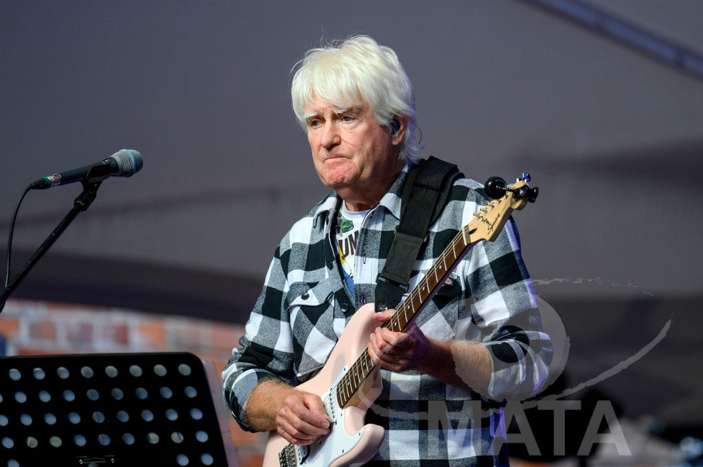 _DWA2626 | John Lees von John Lees' Barclay James Harvest live bei einem Konzert in Serenadenhof Nürnberg, 01.07.2023 - Realisiert mit Pictrs.com