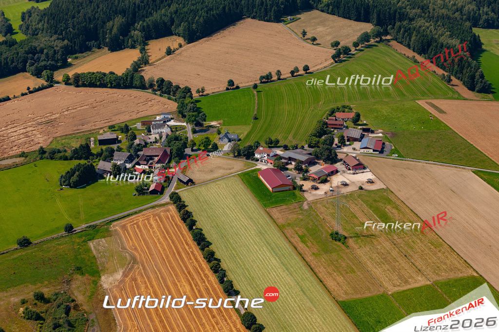 Die Luftaufnahme Stemmasgrün - Wunsiedel wurde 2021 mittels Flugzeug (keine Drohne) erstellt. Hohe Auflösung -für große Poster und Wandbilder geeignet!