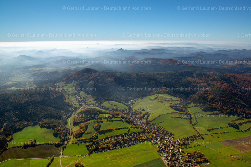 3704560 | WALTERSDORF Zittauer Gebirge,  15.10.2017 Forstgebiete in einem Waldgebiet  in Waltersdorf im Bundesland Sachsen, Deutschland // Forest areas in  in Waltersdorf in the state Saxony, Germany Foto: Gerhard Launer