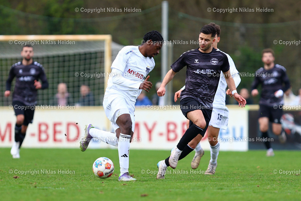 NH_TuSDassendorf_ETSVHamburg_OberligaHamburg_02042026 | #34 Nathanael Kukanda (TuS Dassendorf), #10 Erolind Krasniqi (ETSV Hamburg)Fußball I Herren I Gamesright Oberliga Hamburg I Saison 2025-2026  I 18. Spieltag I TuS Dassendorf - ETSV Hamburg I 02.04.2026 I Sportplatz Wendelweg