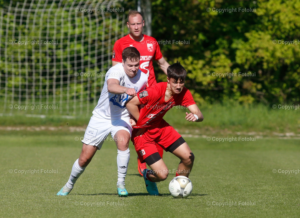 A_LUI_27042024_08 | SPORT,FUSSBALL,LT1 OOE LIGA ASKOE OEDT-UNION EDELWEISS LINZ 27.04.2024 IM BILD: VELJKO RAKIC (OEDT) UND  THOMAS SPRINZING (EDELWEISS) FOTO:FOTOLUI