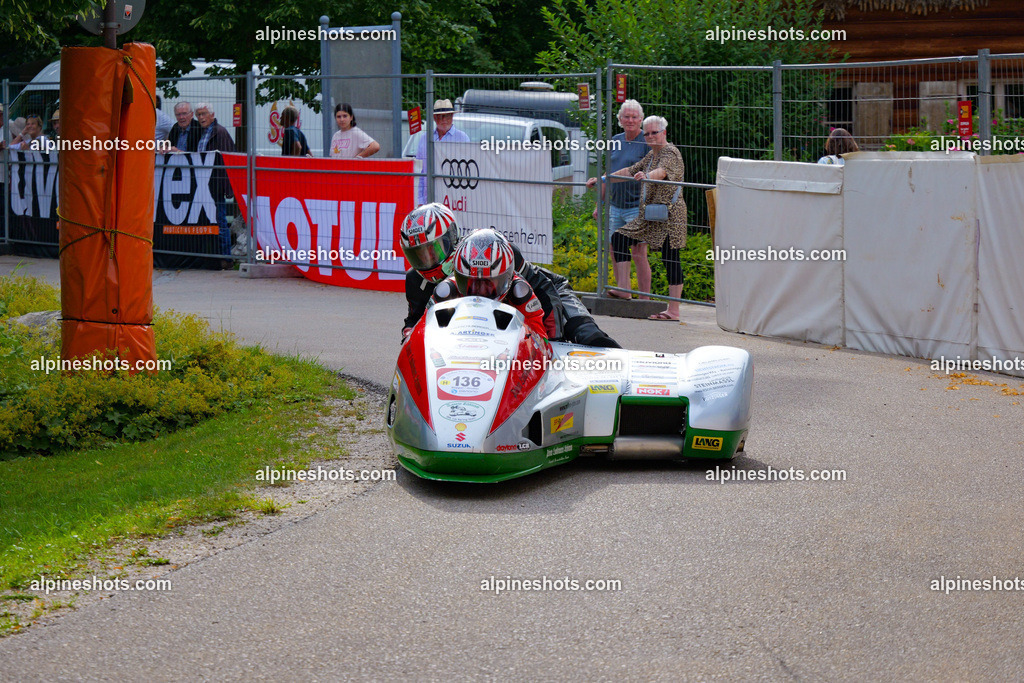 P1025694 | Erleben Sie atemberaubende, hochqualitative Fotos Ihrer Fahrt entlang der malerischen Alpenstraßen. Besuchen Sie alpineshots.com, um professionelle Aufnahmen Ihrer unvergesslichen Reise zu finden und zu kaufen - Realisiert mit Pictrs.com