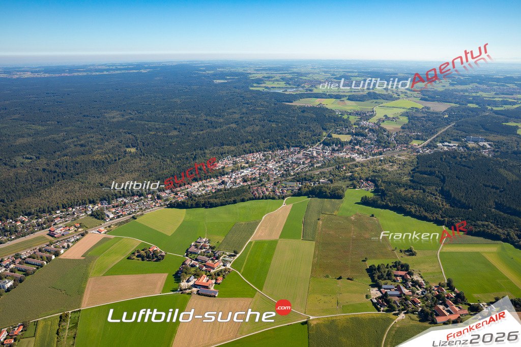 Das Luftbild der Stadt Kirchseeon wurde 2021 vom Flugzeug heraus erstellt (keine Drohne) Aufnahmehöhe ca.450 Meter- hohe Bildauflösung und Druck-Qualität garantiert!