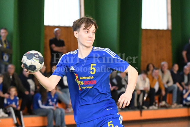 HC Deggendorf : SG Moosburg | SSG Metten : Eintracht Dachau-Karlsfeld Endstand 36:23Philipp Gaeck (SSG Metten) - Realisiert mit Pictrs.com