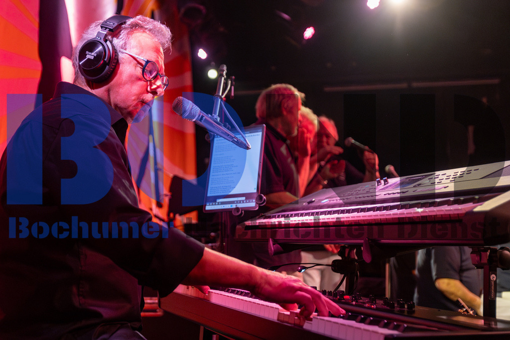 SES_GBAZEC20241227-94 | bond - Realisiert mit Pictrs.com