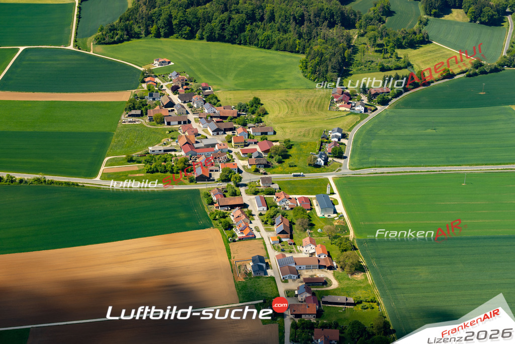 Schöne Luftaufnahme als Geschenk in Engelsberg Lauterhofen - Die Luftbildaufnahme wurde 2025 vom UL-Flugzeug heraus erstellt ( keine Drohne ) - Hochauflösende Luftaufnahme -Nicht vergleichbar mit Google Maps oder Satelittenbilder- Die Geschenkidee !Mit Lizenz und Bildrechte bestellbar