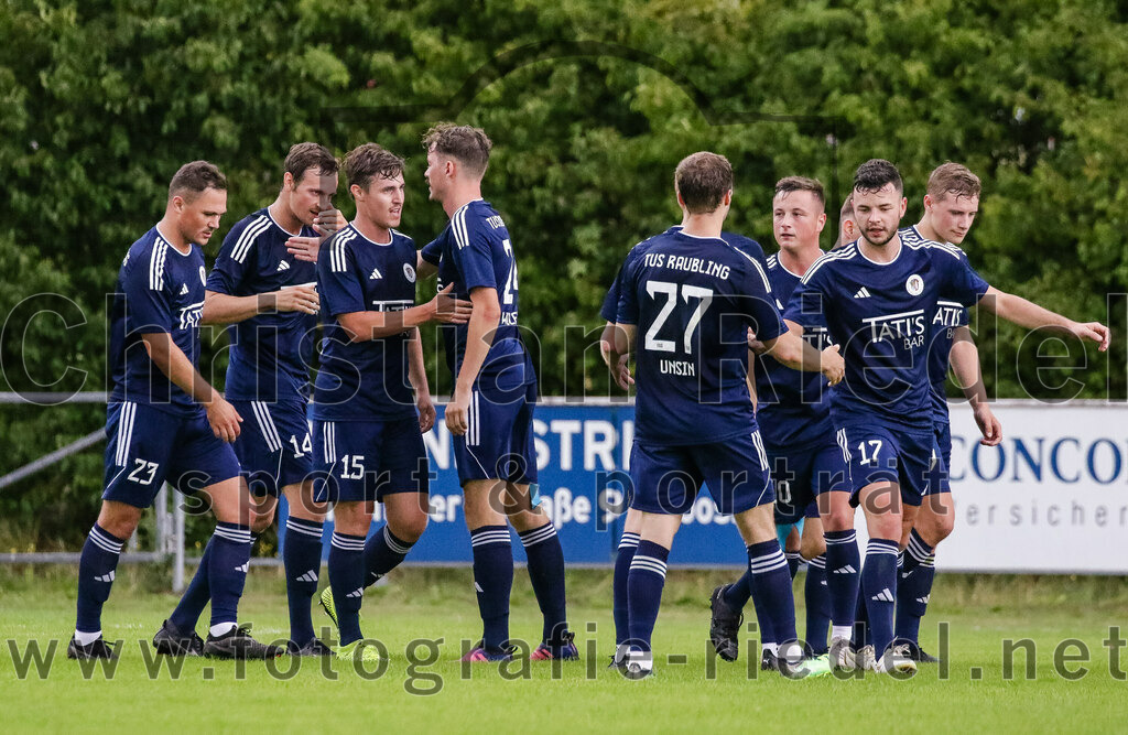 2023-07-29_052_FC_Moosinning_gegen_TuS_Raubling | Moosinning, Deutschland, 29.07.2023:
Fußball, Bezirksliga Oberbayern Ost 2023 / 2024, 1. Spieltag, FC Moosinning gegen TuS Raubling, Endergebnis: 0:7

Jubel nach dem 0:2 durch Alexander Lallinger (TuS Raubling, #10)

Foto: Christian Riedel / fotografie-riedel.net