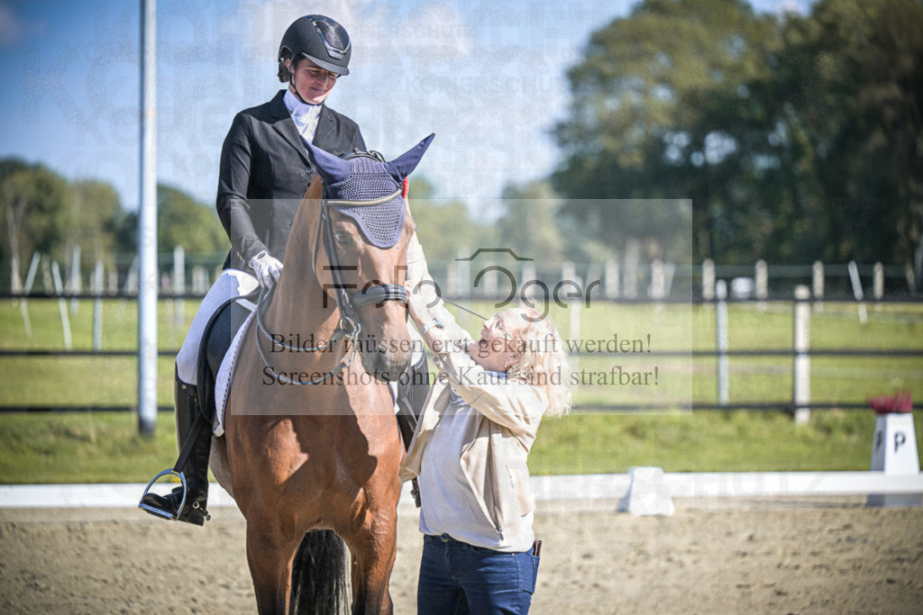 DOS_0036 | Entdecke hochwertige Reitturnierfotos von Foto Oger. Professionell, emotional und authentisch – jetzt Lieblingsmomente im Shop bestellen.Deutschlandweite Turnierfotografie. - Realisiert mit Pictrs.com