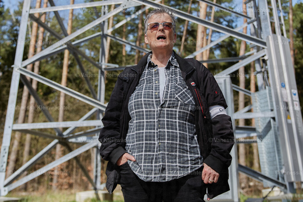 250412_TeslaWaldspaziergang_00034 | Vanessa Kleinwächter - Realisiert mit Pictrs.com