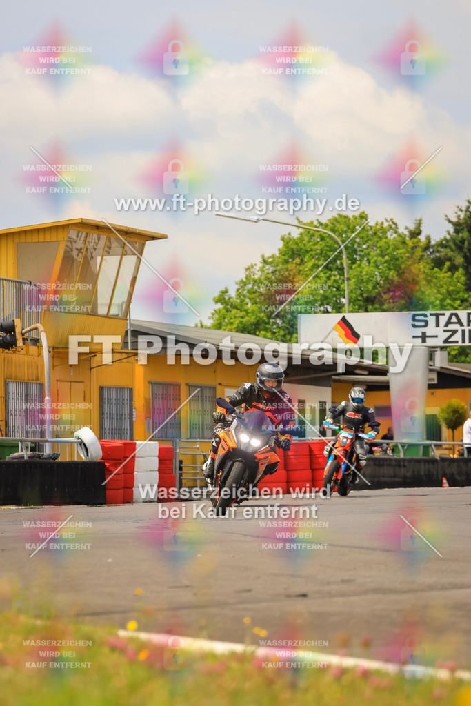 _DSK2437 | Hier findet Ihr Bilder von Touristenfahrten auf der Nürburgring Nordschleife oder von anderen Veranstaltungen die ich besucht habe. Viel Spass beim Durch Schauen 