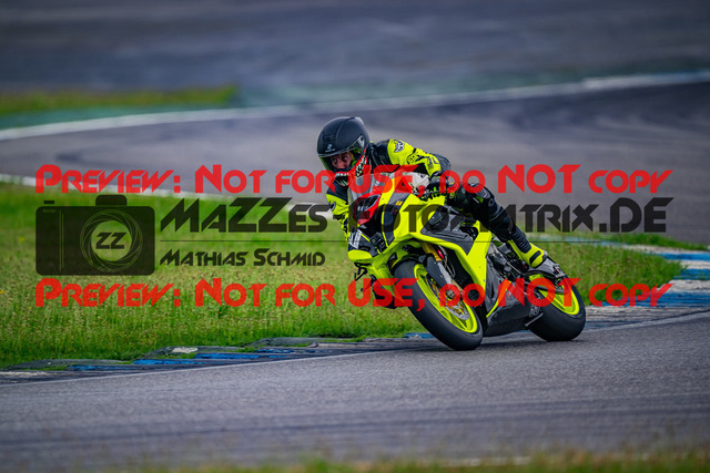 MaZZes_FotoMatrix_240701_6007705_7562 | GELB