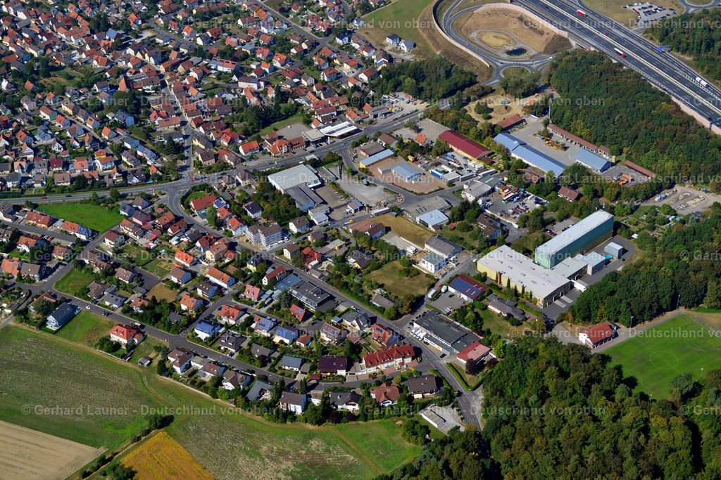 3650549 | KIST 13.09.2016 Stadtansicht vom Stadtrand angrenzend an landwirtschaftliche Feldern  in Kist im Bundesland Bayern, Deutschland // City view from the outskirts with adjacent agricultural fields  in Kist in the state Bavaria, Germany Foto: Gerhard Launer