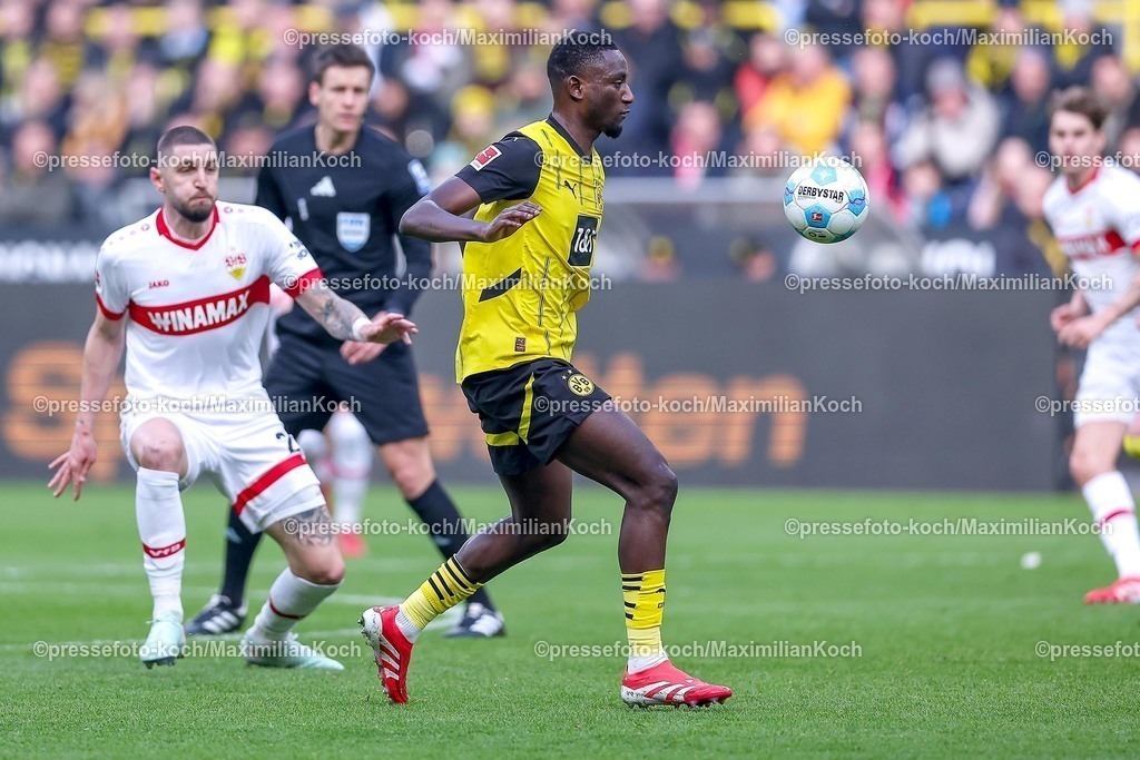 BVB08022501029 | 08.02.2025, Fußball, Borussia Dortmund - VfB Stuttgart, 1. Fußball Bundesliga, 21. Spieltag, Signal Iduna Park, Saison 2024 2025: Serhou Guirassy (BVB #9)DFB regulations prohibit any use of photographs as image sequences and or quasi-video.